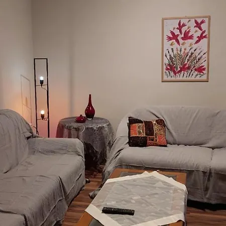 2 Bedroom Lovely Place With Free Parking Appartement