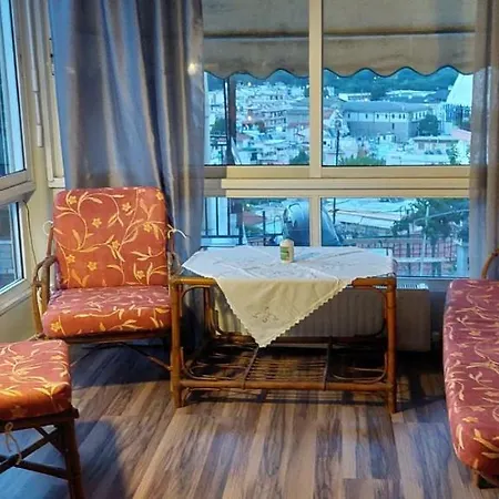 2 Bedroom Lovely Place With Free Parking *