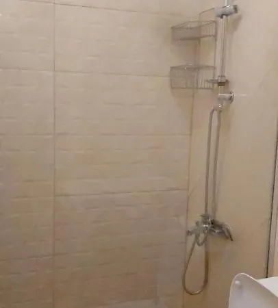 2 Bedroom Lovely Place With Free Parking Appartement