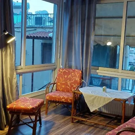 2 Bedroom Lovely Place With Free Parking
